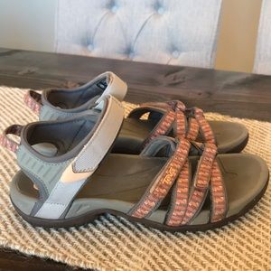Teva tirra adjustable sandals Sz 7